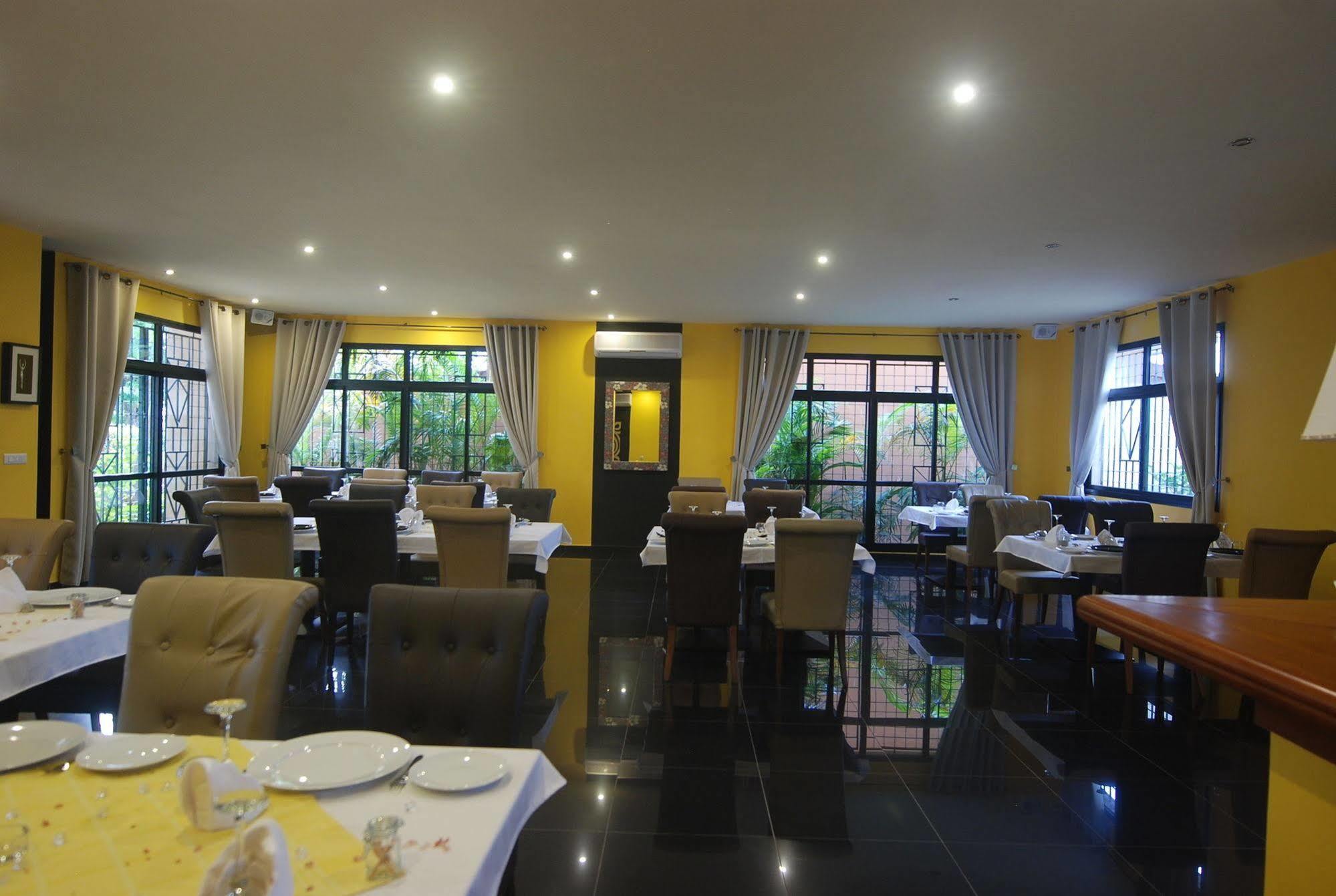 Hotel Sol Beni Abidjan Exterior foto