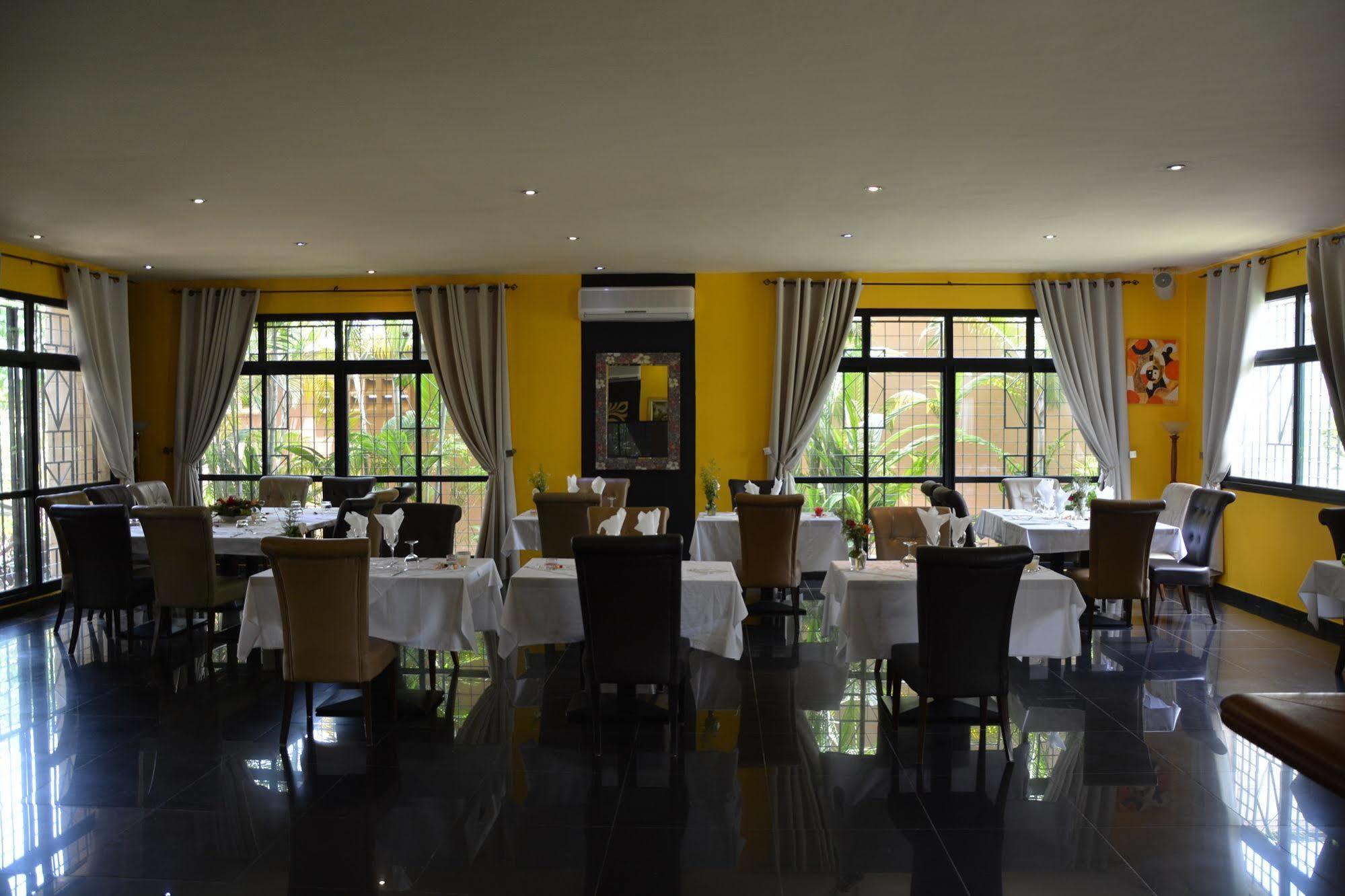 Hotel Sol Beni Abidjan Exterior foto